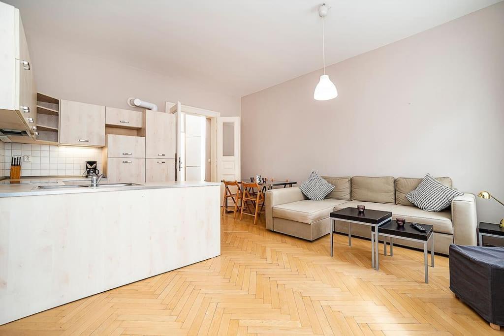 Cozy And Sunny Apartment In Uptown Prague Extérieur photo