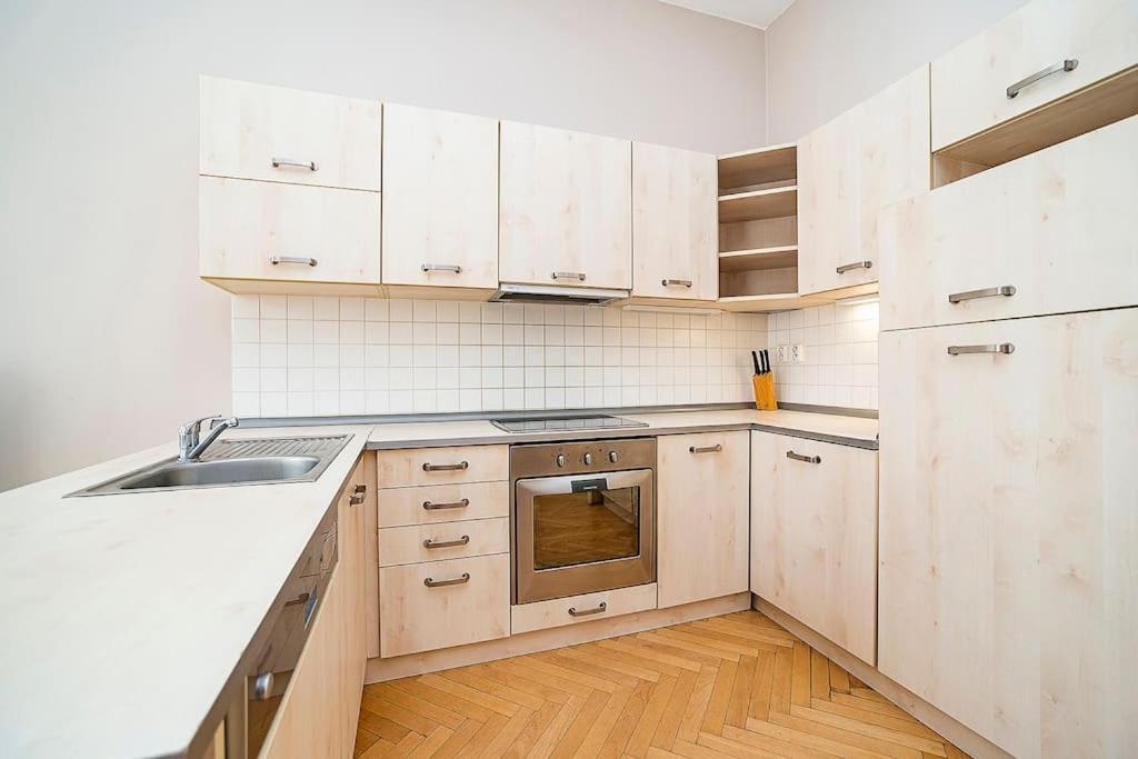 Cozy And Sunny Apartment In Uptown Prague Extérieur photo