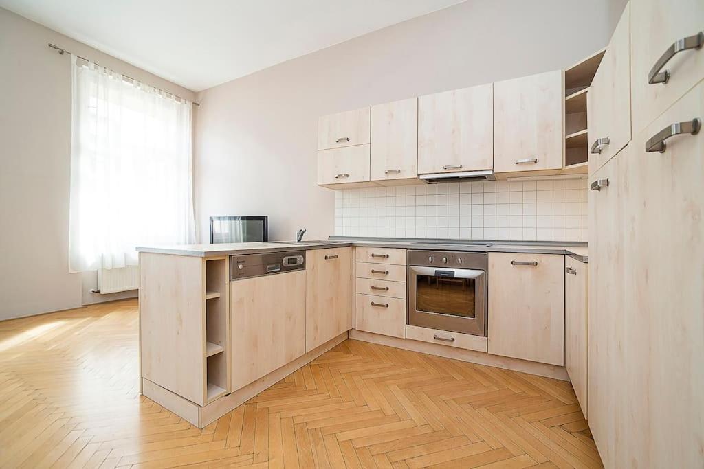 Cozy And Sunny Apartment In Uptown Prague Extérieur photo