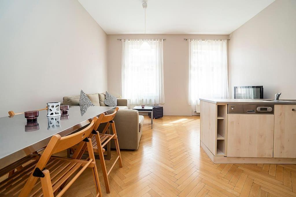 Cozy And Sunny Apartment In Uptown Prague Extérieur photo