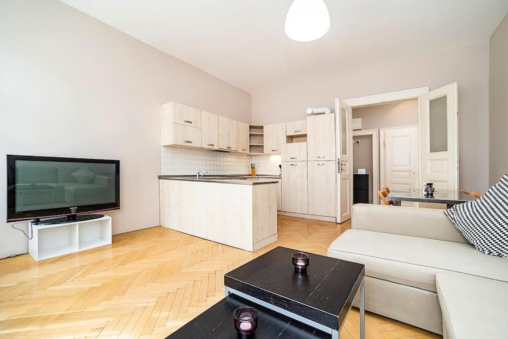 Cozy And Sunny Apartment In Uptown Prague Extérieur photo